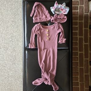 BOYSENBERRY WAFFLE BAMBOO NEWBORN BABY KNOT GOWN & HAT SET